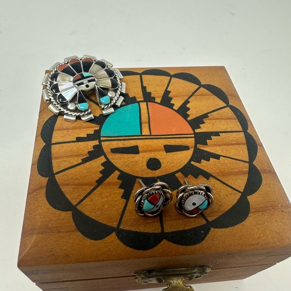Jewelry - Beautiful Zuni Sun Face Native American Necklace Pendant , earrings and box